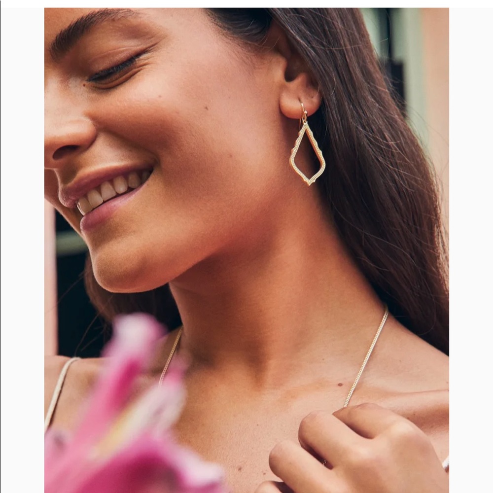 Kendra Scott Sophia Drop Earrings in Gold